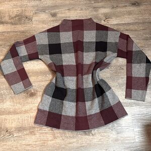 NWOT Tahari US UK EU AU Medium long sleeve tunic checkered pattern sweater